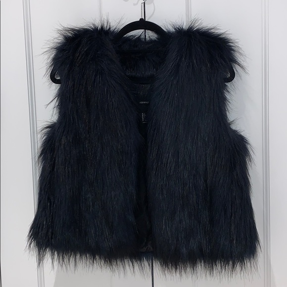 Forever 21 Jackets & Blazers - ADORABLE Faux Fur Vest 😍